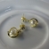 Brinco Pequeno com Perola e Trabalhado com Zircônia Banhado em Ouro 18k - Dourado