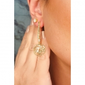 Brinco Médio De Fio Trabalhado e Flor Vazada Banhado em Ouro 18k - Dourado