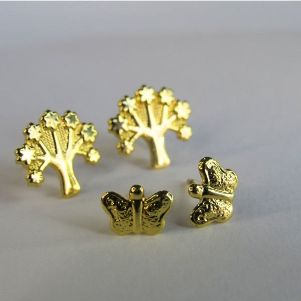 Brinco Duo de Árvore e Borboleta Banhado em Ouro 18k - Dourado