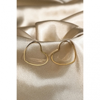Brinco Médio com Coração Vazado Horizontal Banhado em Ouro 18k