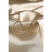 Brinco Médio com Coração Vazado Horizontal Banhado em Ouro 18k - Dourado