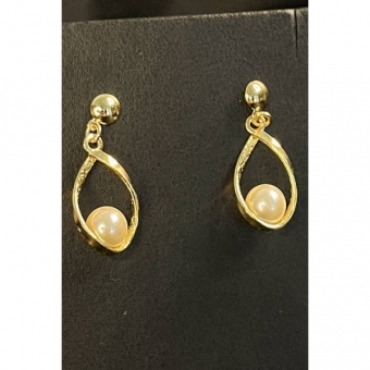Brinco Médio Suporte Trabalhado para Pérola Banhado em Ouro 18k