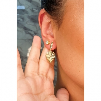 Brinco Médio Com Fio e Coração com Vários Vazados Banhado em Ouro 18k