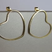 Brinco Médio com Coração Vazado Horizontal Banhado em Ouro 18k - Dourado